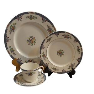ROYAL DOULTON COSTWOLD 4‎ PIECE DINNERWARE